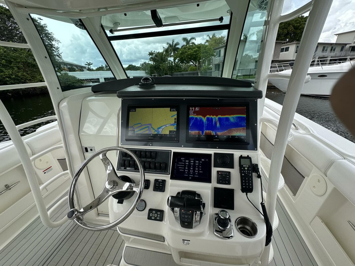2015 Boston Whaler 370 Outrage