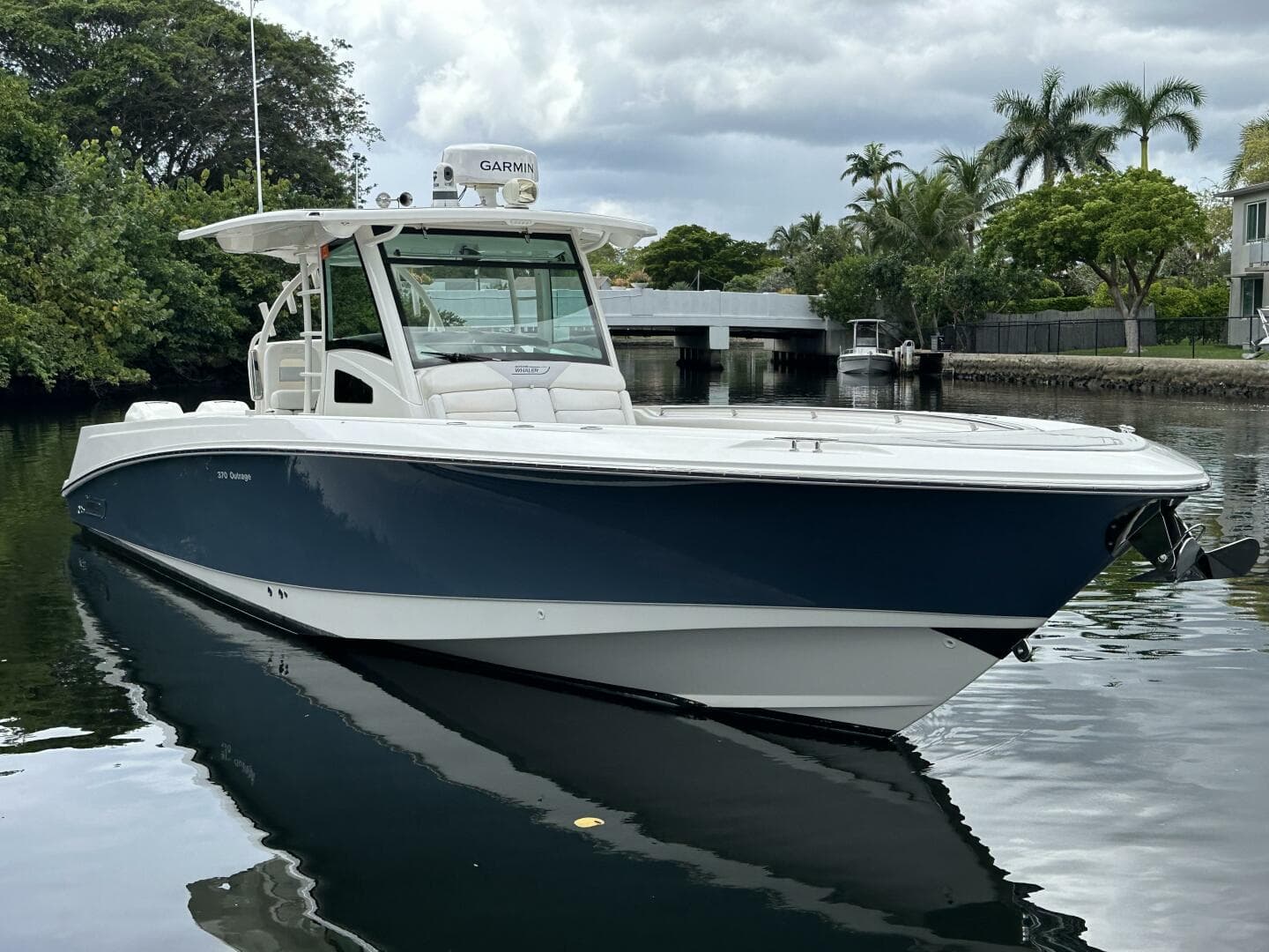 2015 Boston Whaler 370 Outrage