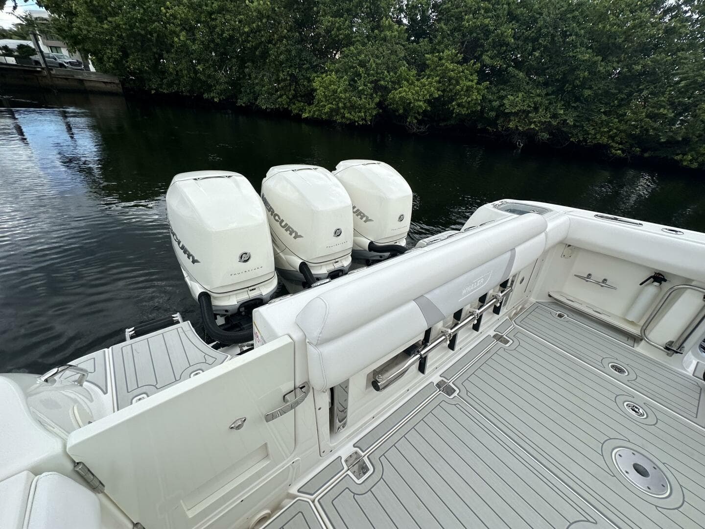 2015 Boston Whaler 370 Outrage
