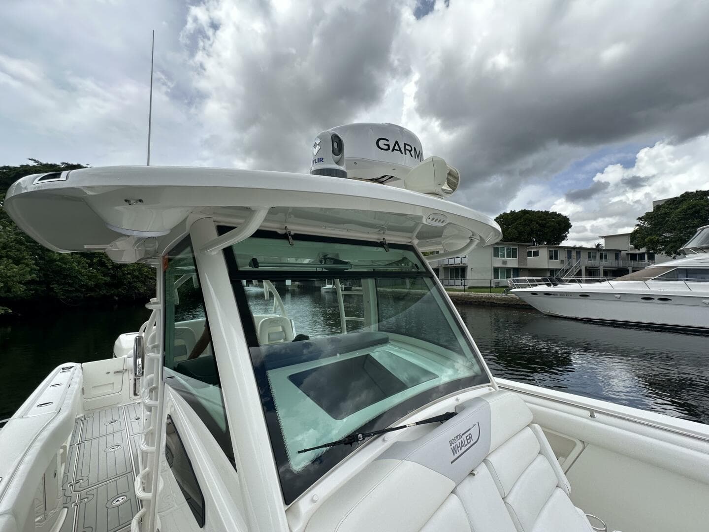 2015 Boston Whaler 370 Outrage