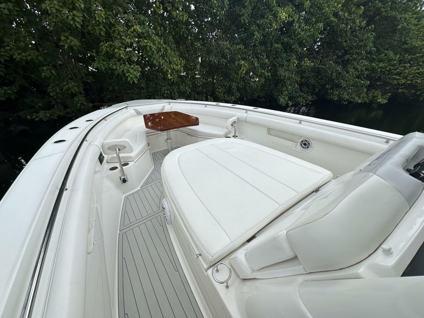 2015 Boston Whaler 370 Outrage