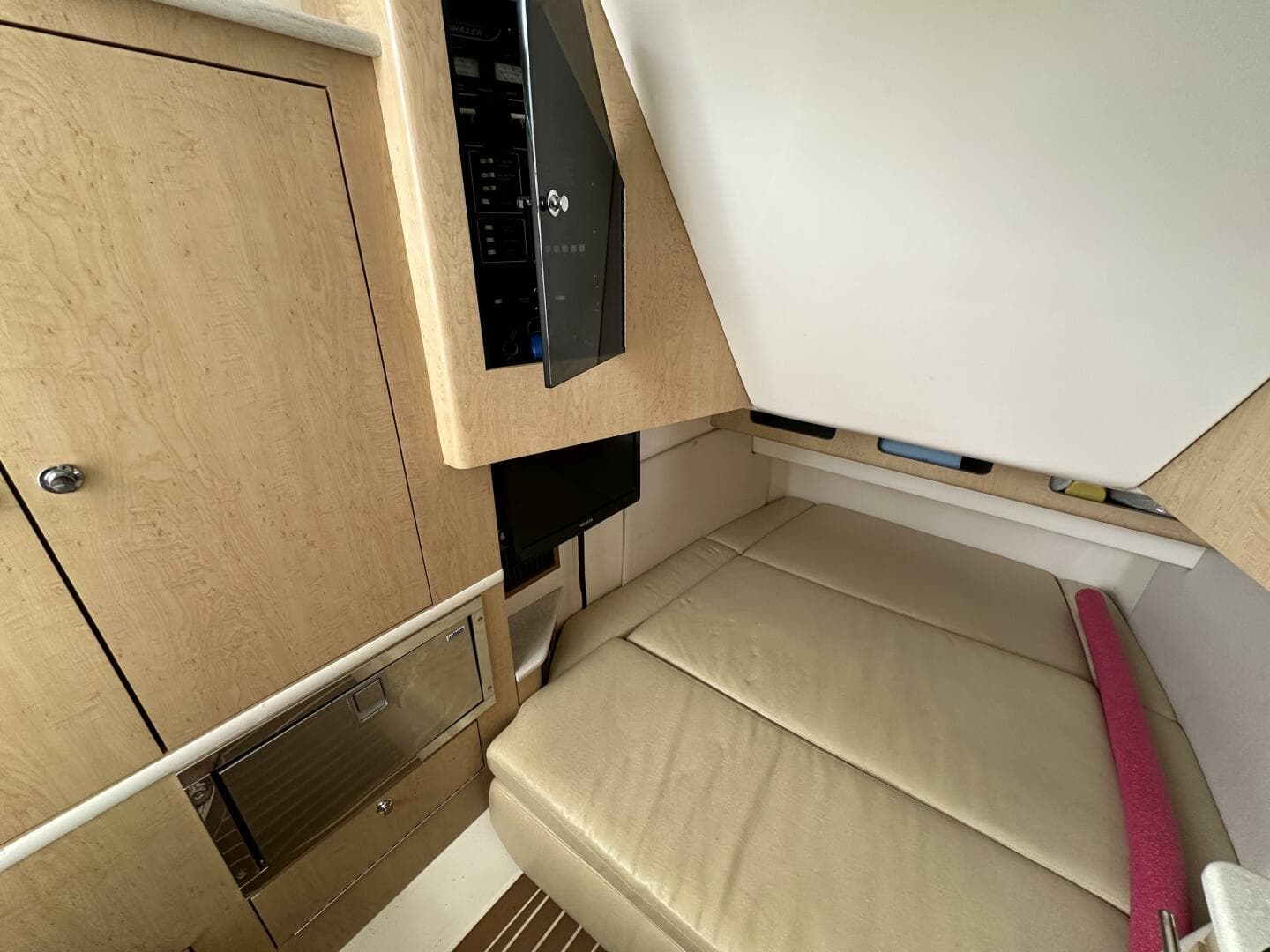 2015 Boston Whaler 370 Outrage