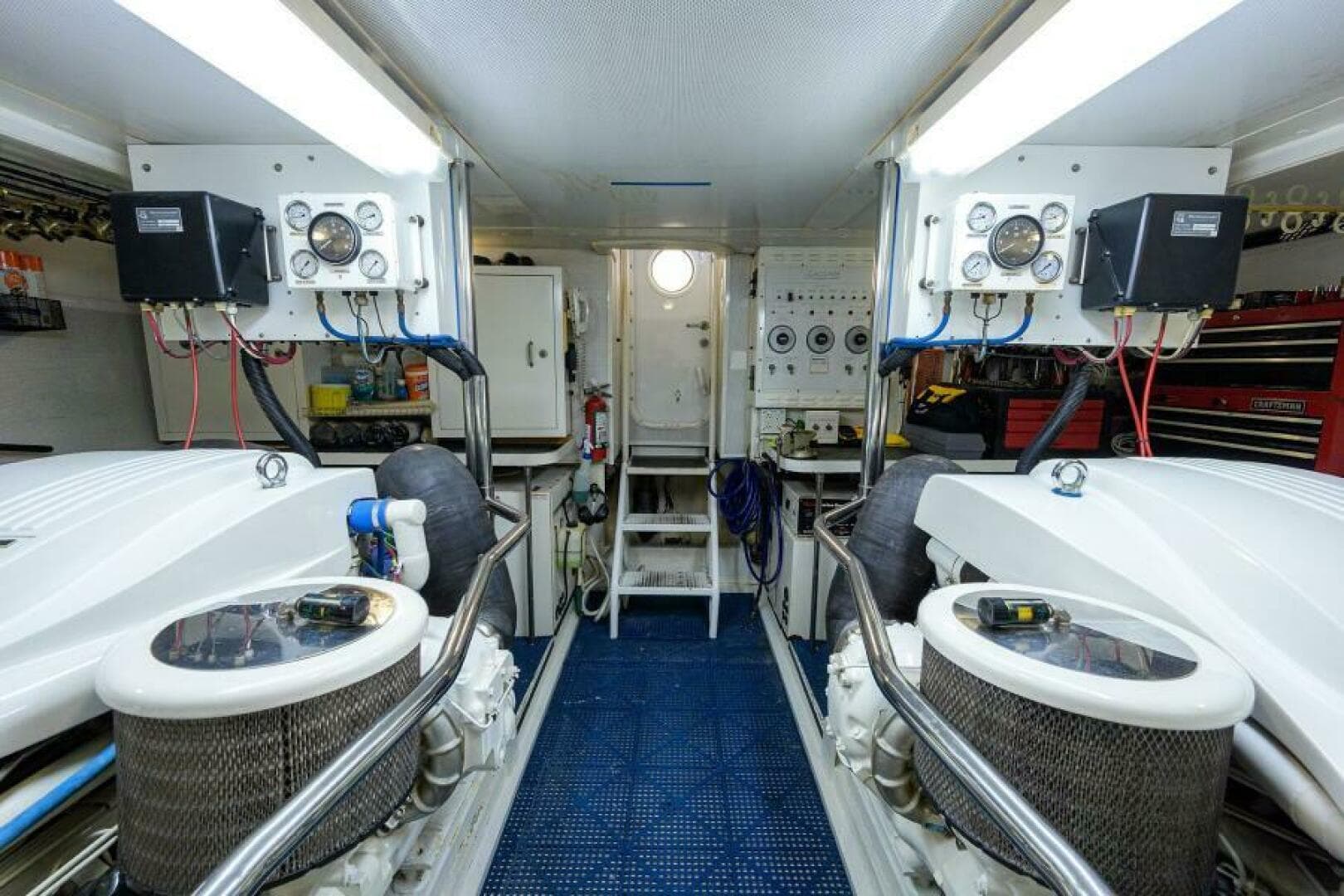 Lazzara 80 LOST TEXAN - Engine Room