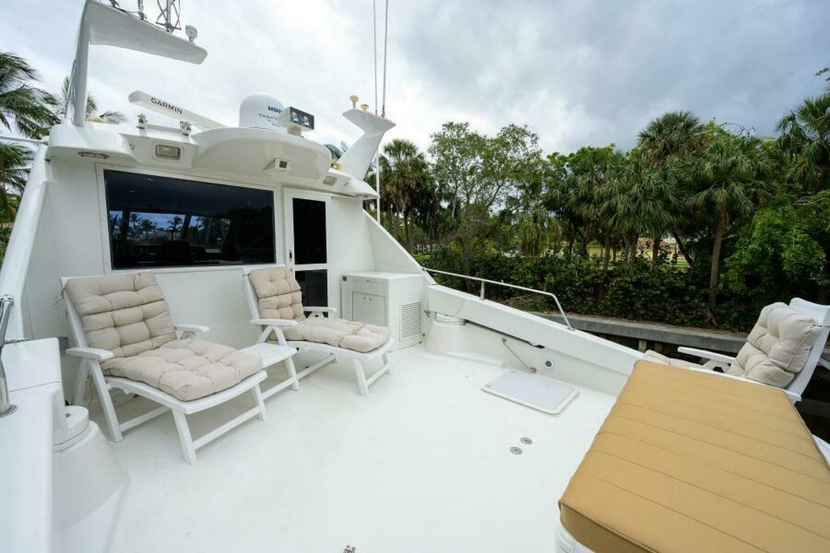 Lazzara 80 LOST TEXAN - Skylounge Aft Deck