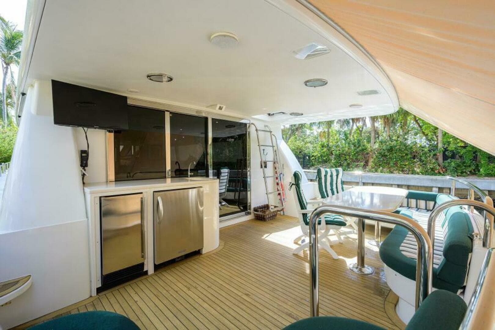 Lazzara 80 LOST TEXAN - Aft Deck