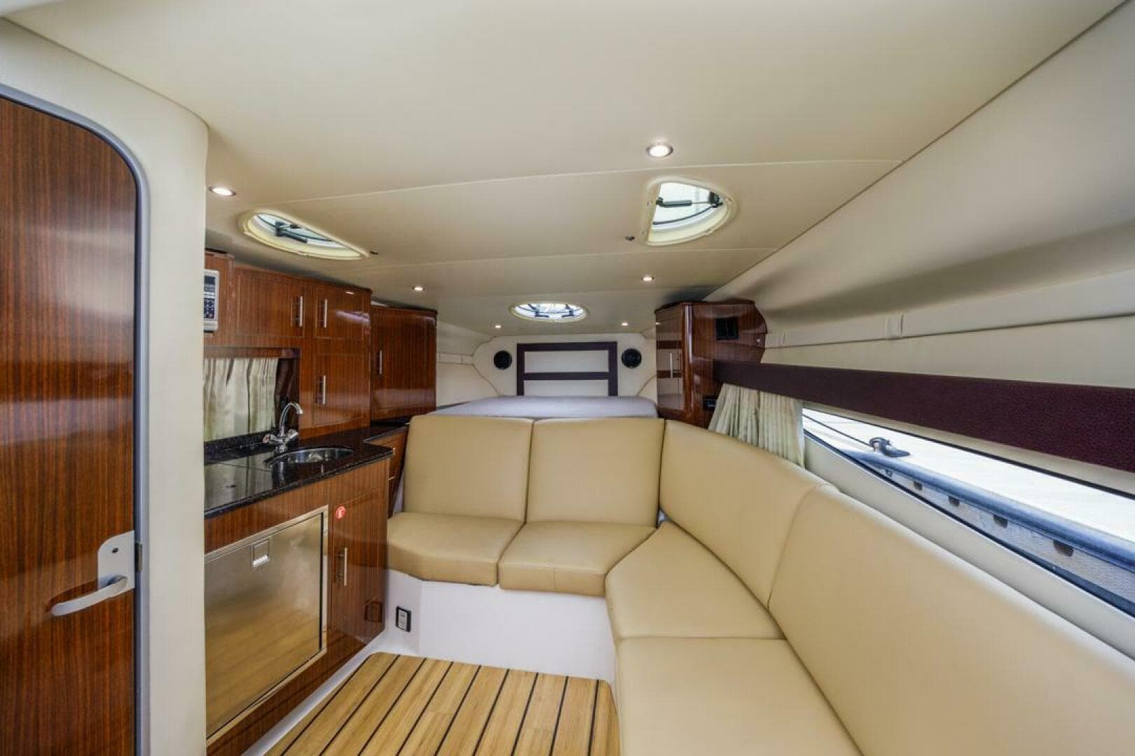 2014 Regal 32 Express