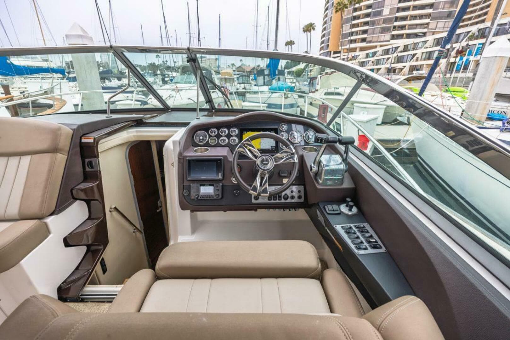 2014 Regal 32 Express