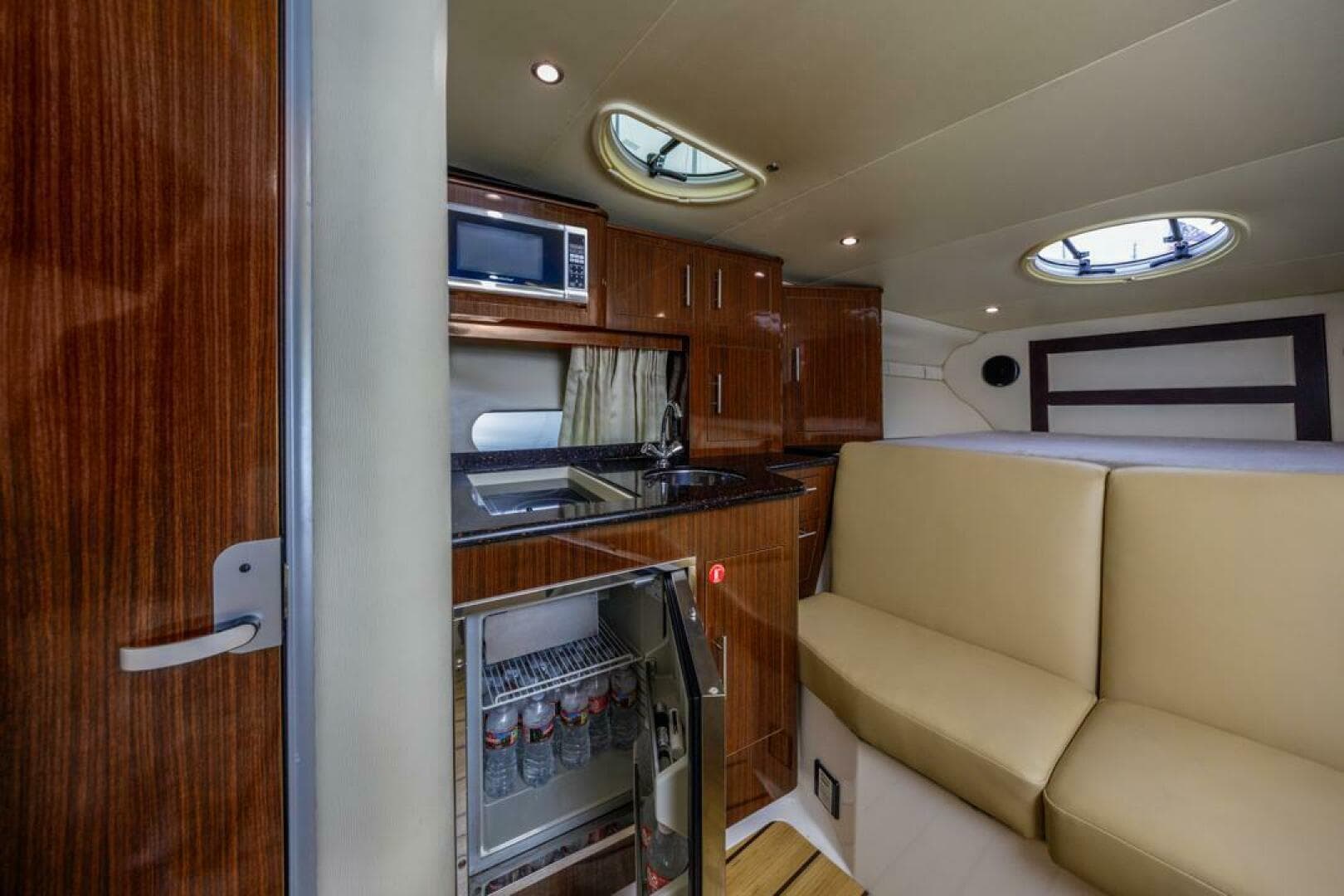 2014 Regal 32 Express