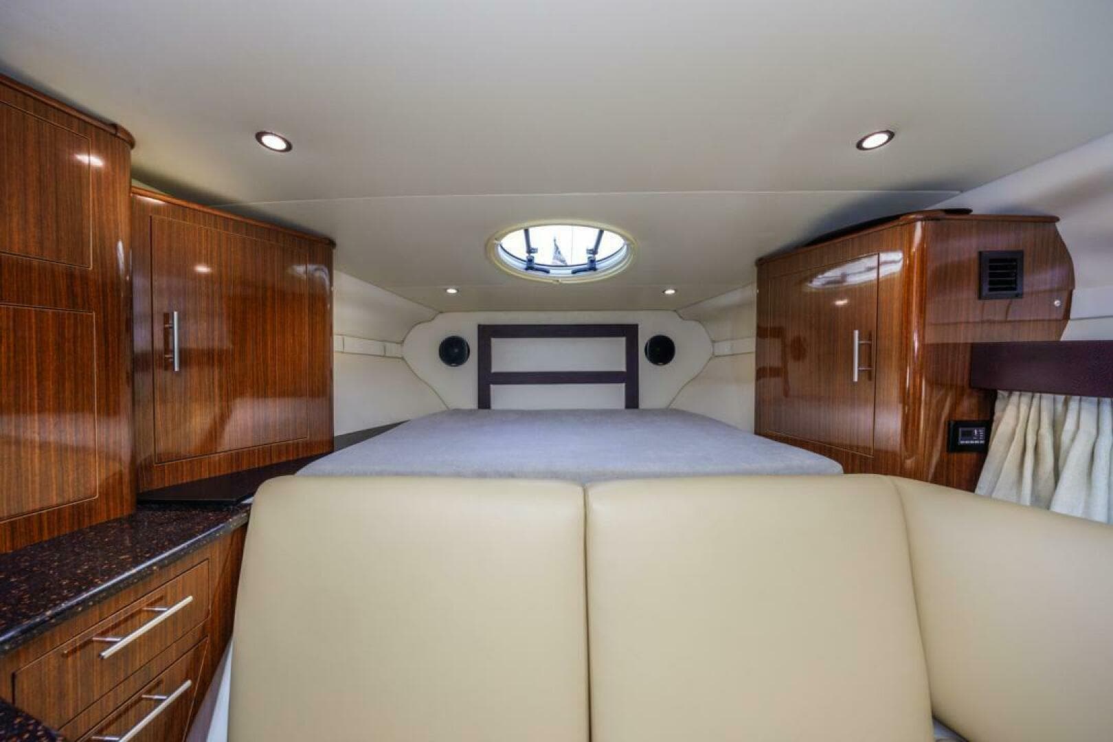 2014 Regal 32 Express