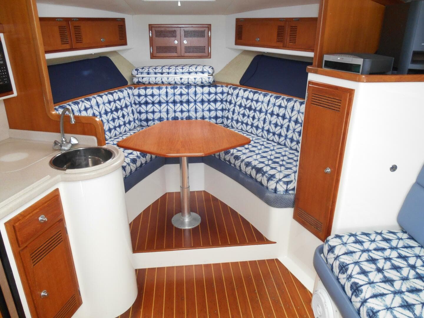 1998 Cabo 31 Express