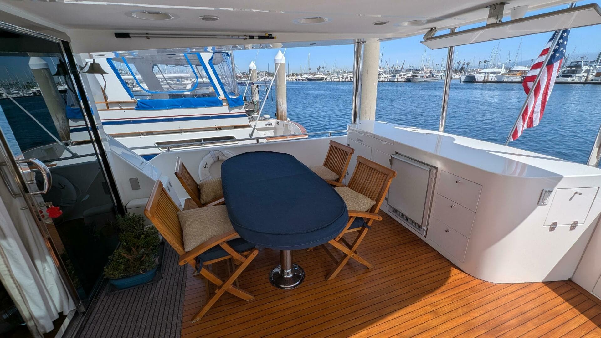 2004 Johnson Motor Yacht