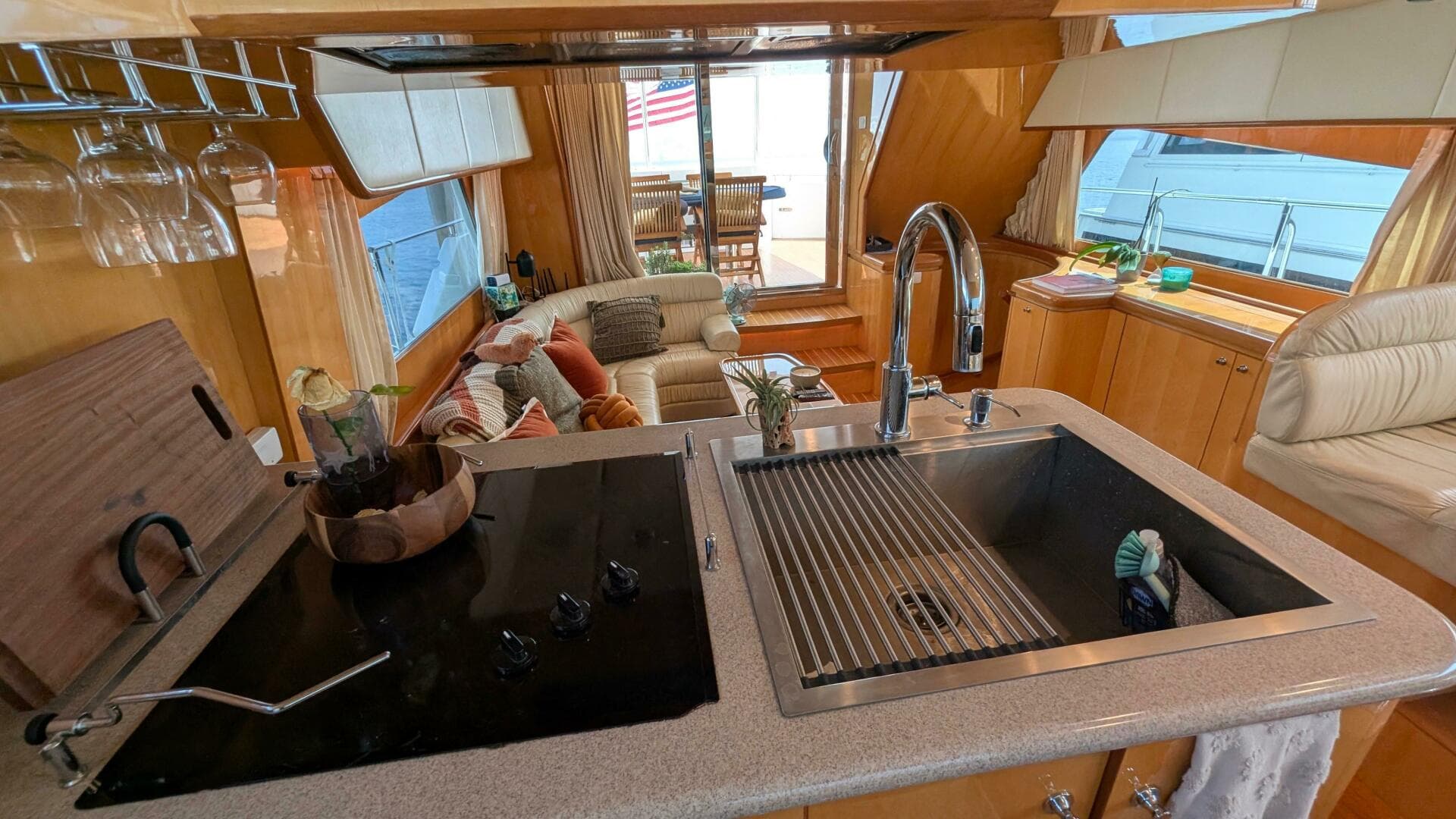 2004 Johnson Motor Yacht