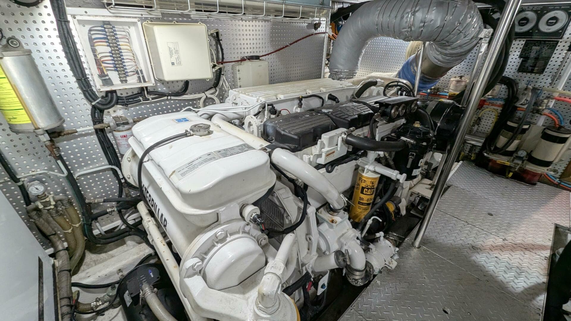 2004 Johnson Motor Yacht