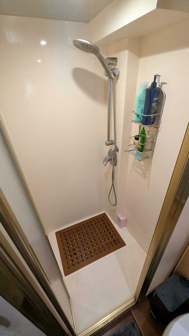 2004 Johnson Motor Yacht