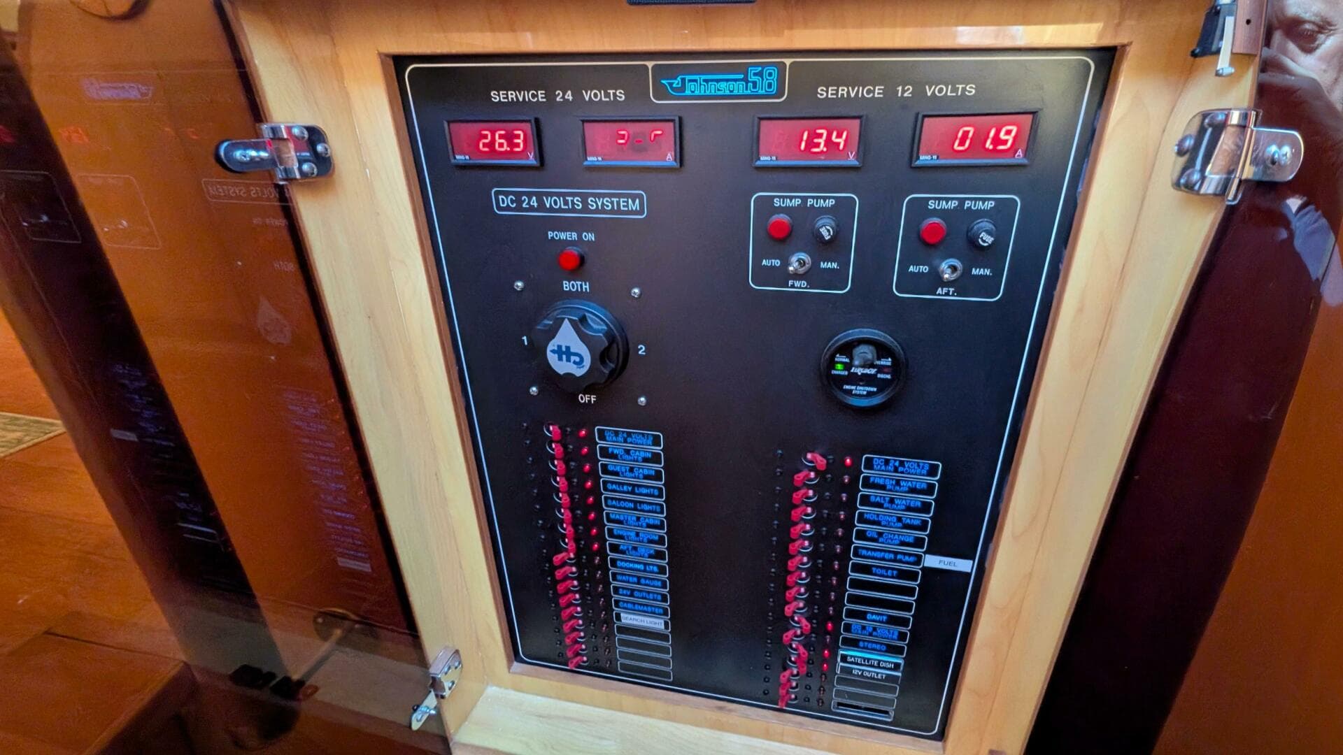 2004 Johnson Motor Yacht