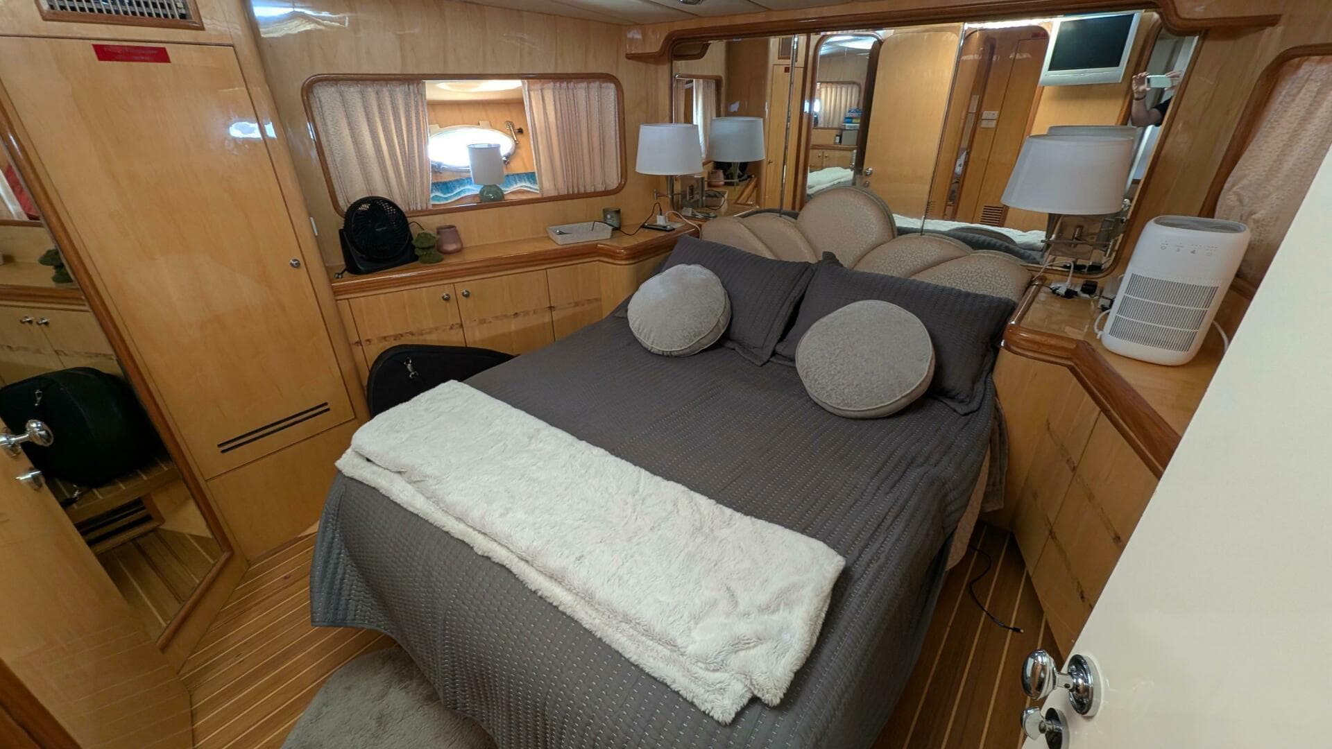 2004 Johnson Motor Yacht