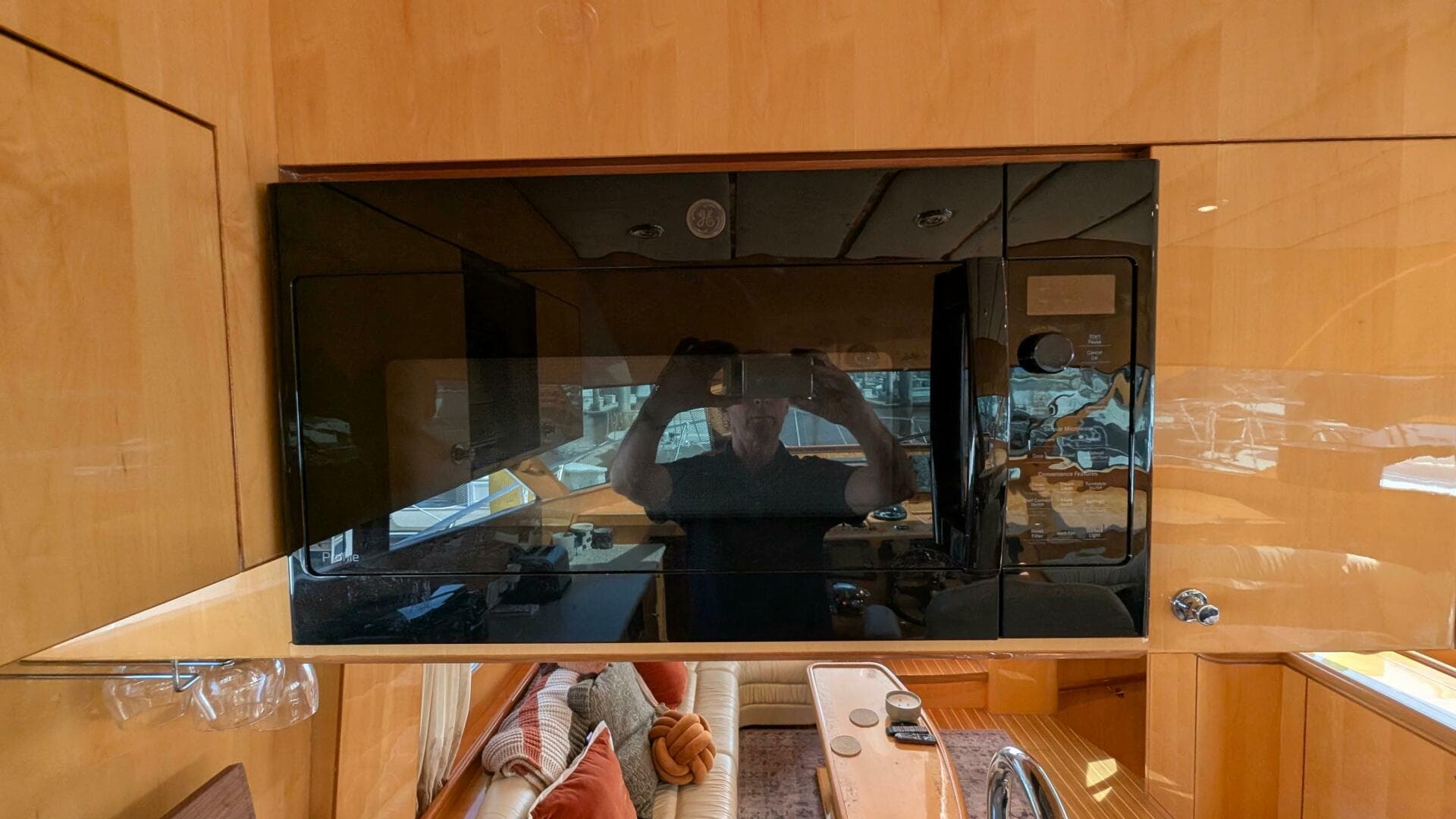 2004 Johnson Motor Yacht