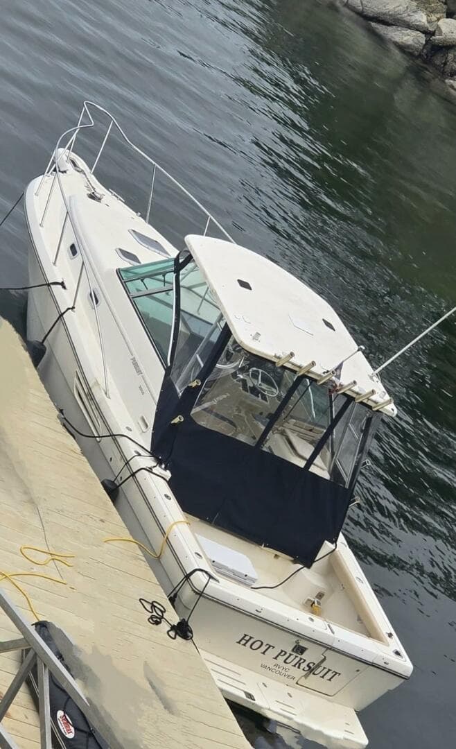 2000 Pursuit 3000 Express