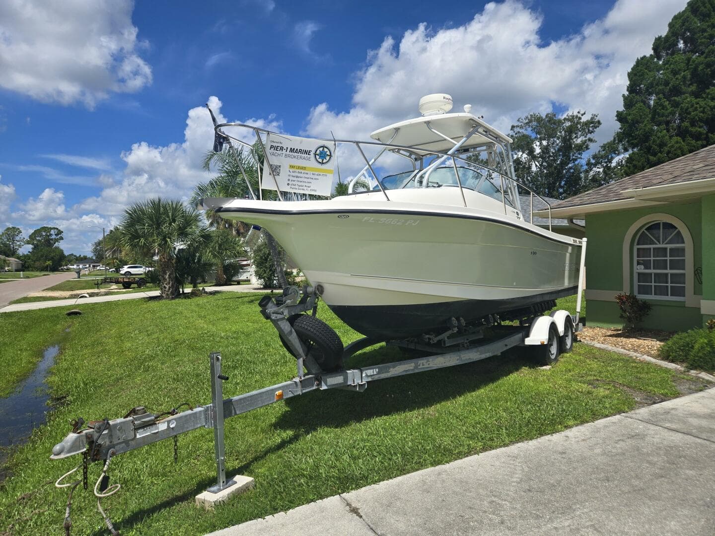 2005 Trophy 2352 Walkaround