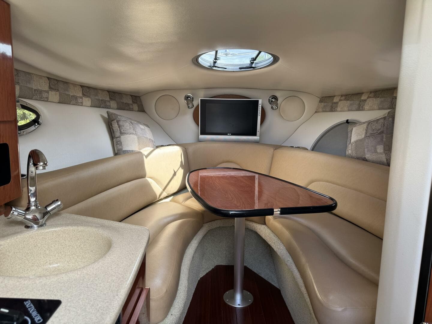 2011 Crownline 264 CR