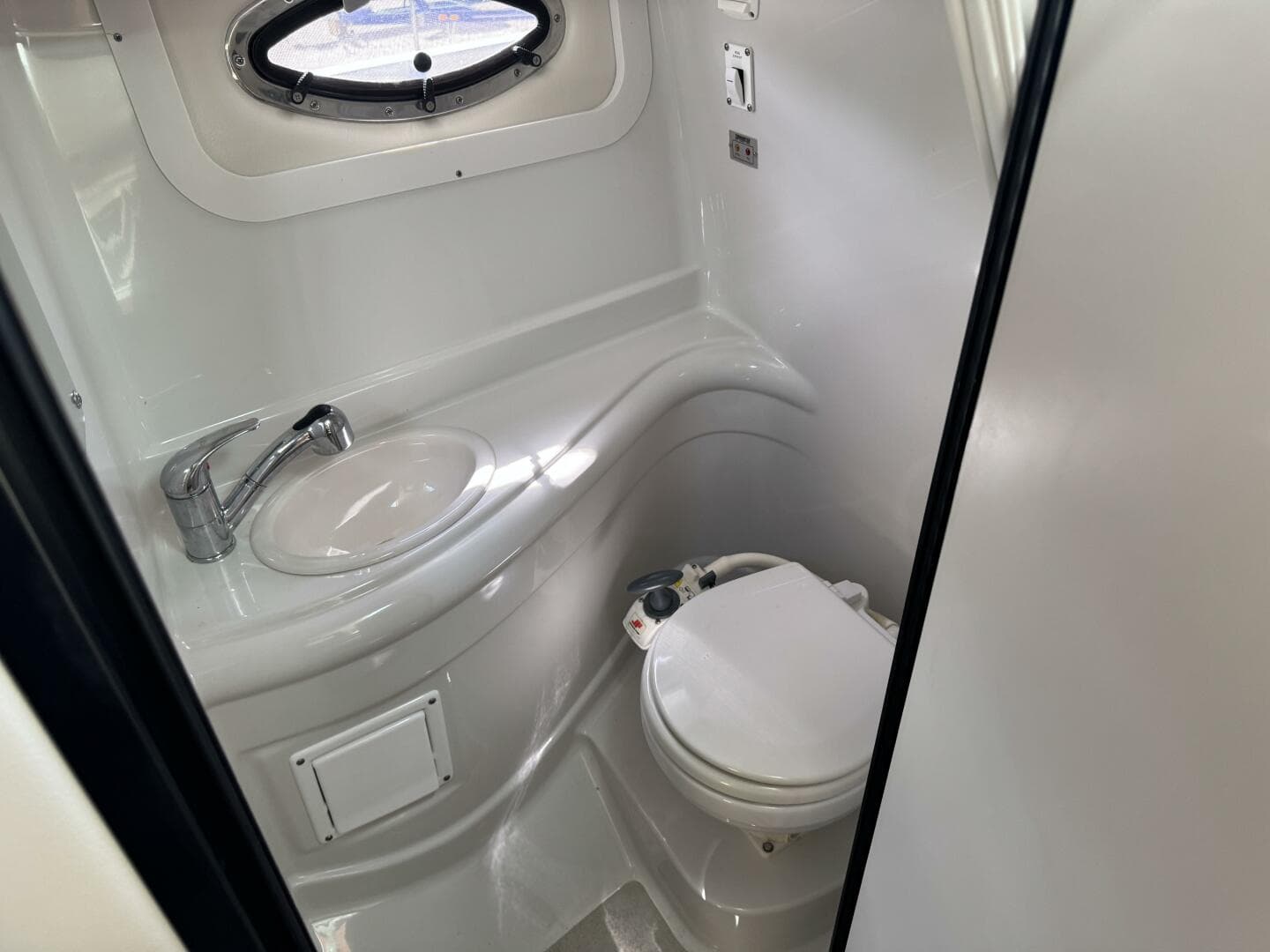 2011 Crownline 264 CR