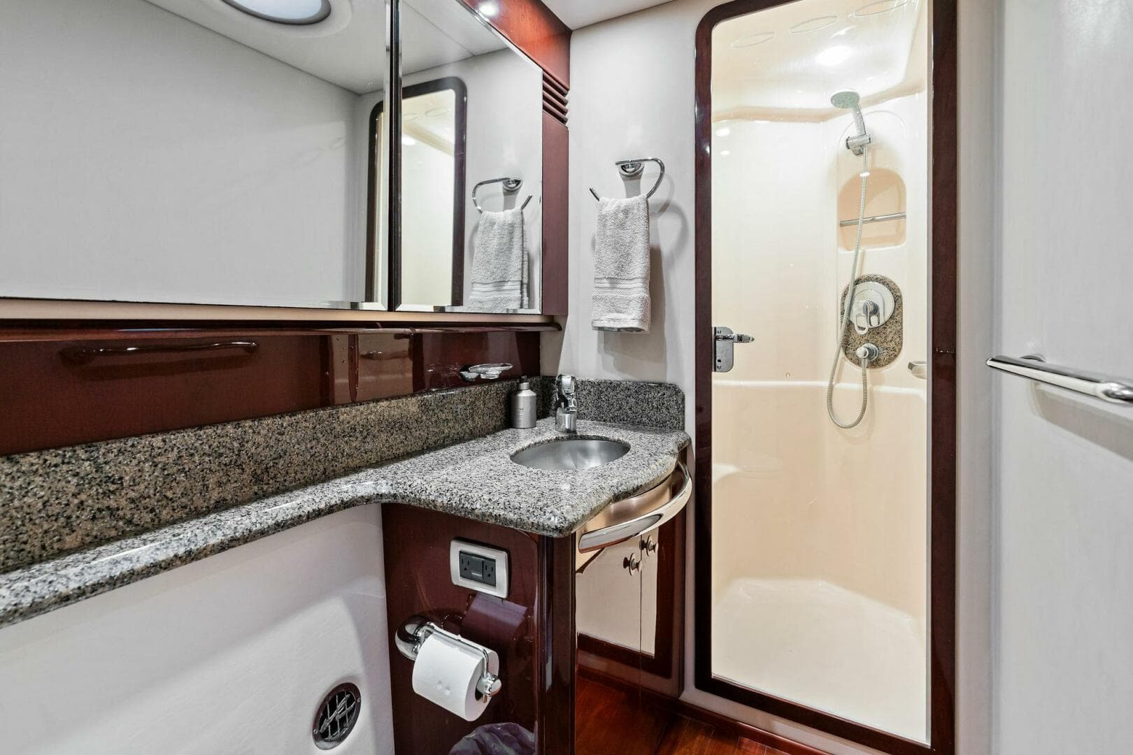 2007 Sea Ray 58 Sedan Bridge