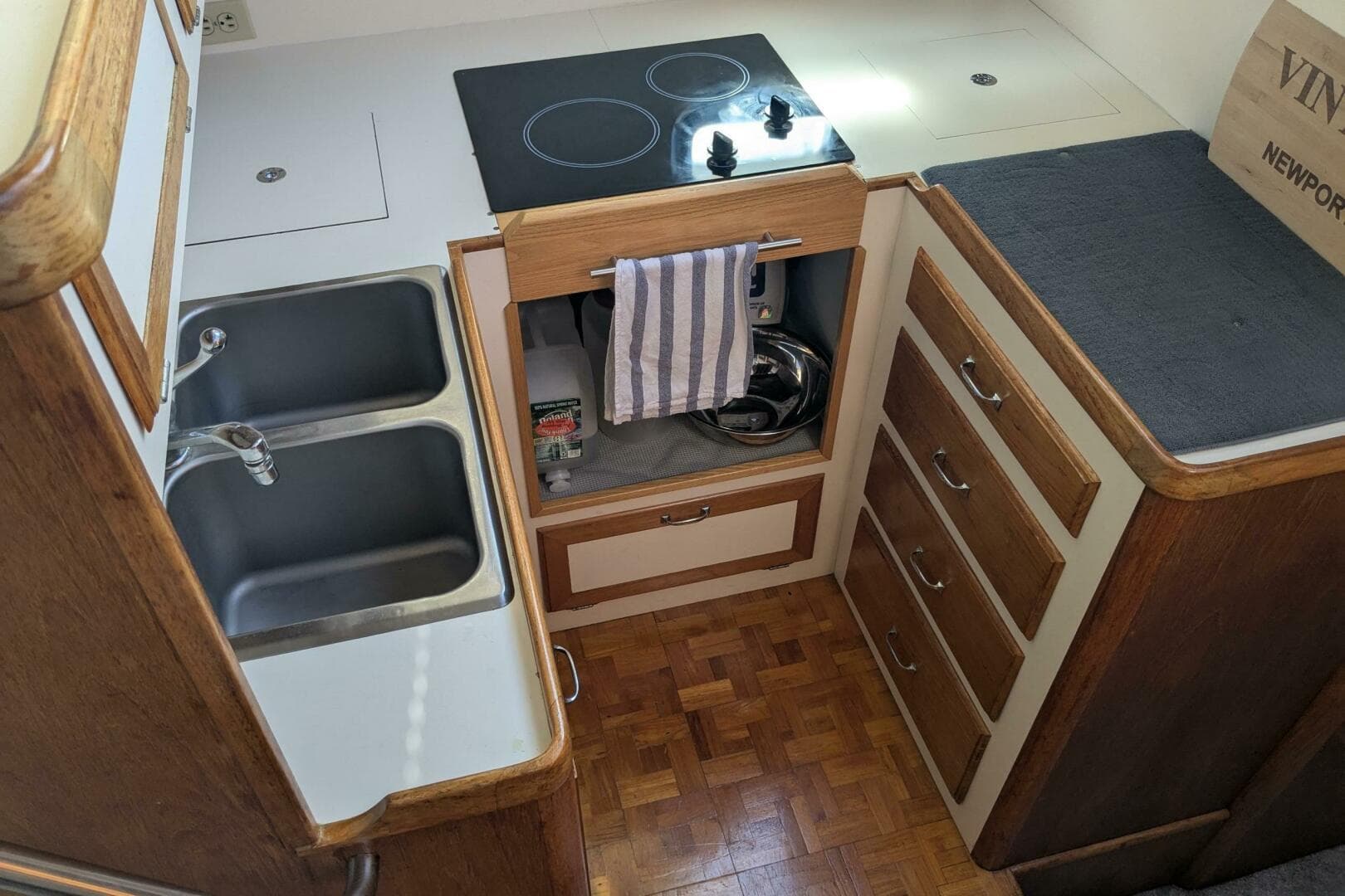 1988 Cape Dory 36 Flybridge Sedan Fast Trawler