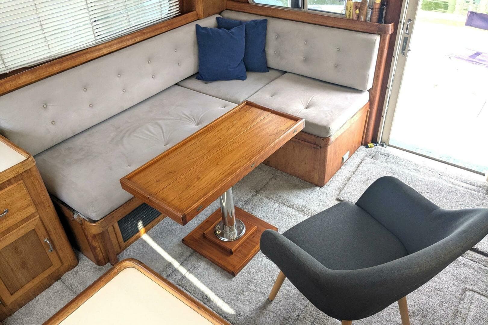 1988 Cape Dory 36 Flybridge Sedan Fast Trawler