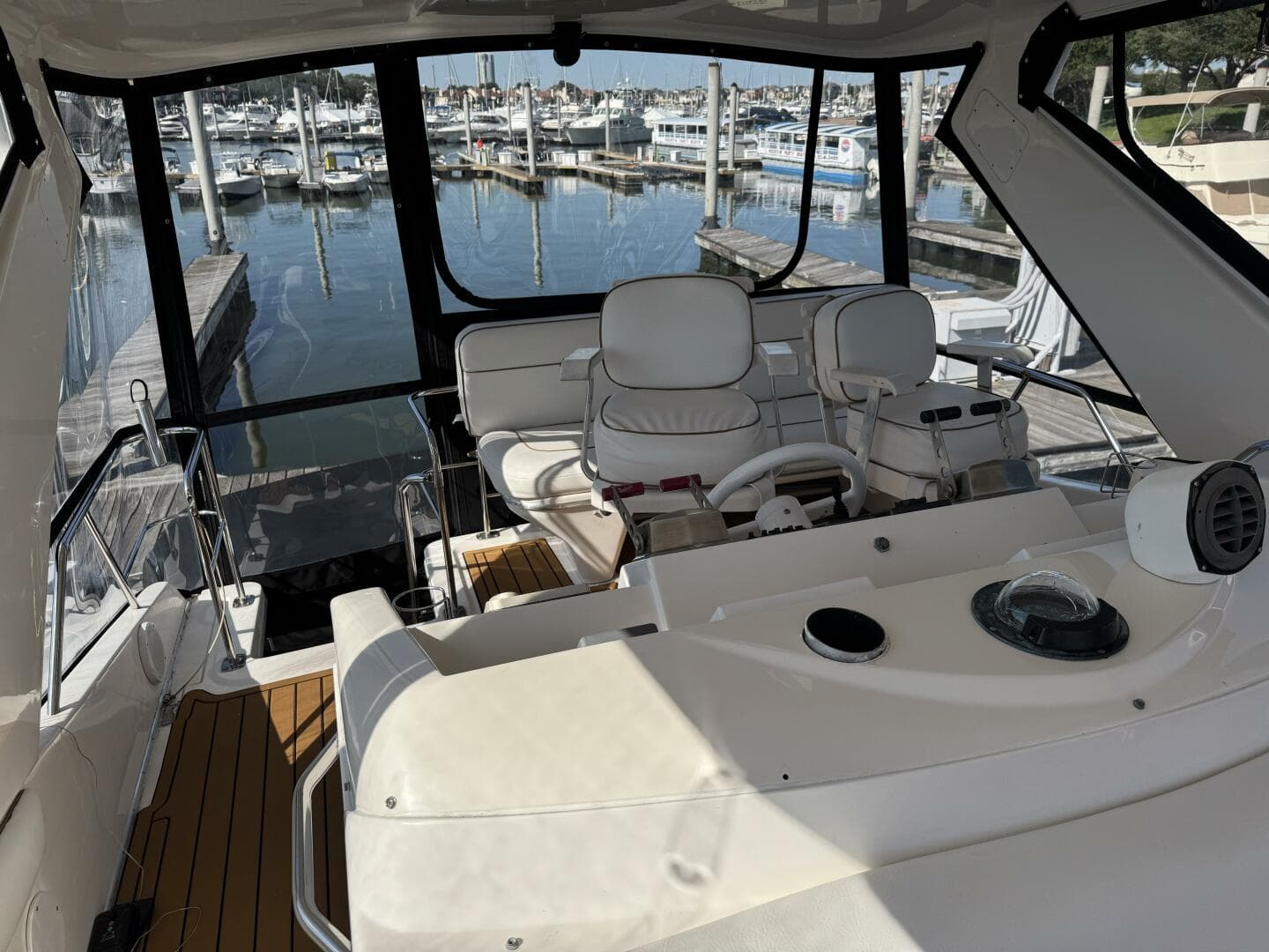 1998 Sea Ray 550 Sedan Bridge