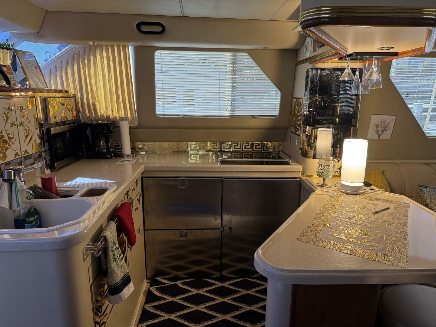 1998 Sea Ray 550 Sedan Bridge