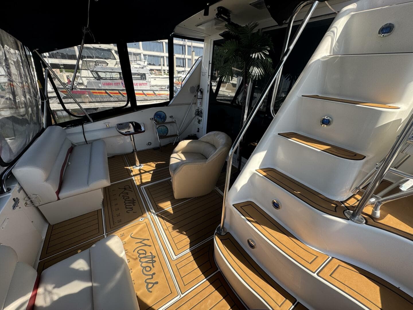 1998 Sea Ray 550 Sedan Bridge