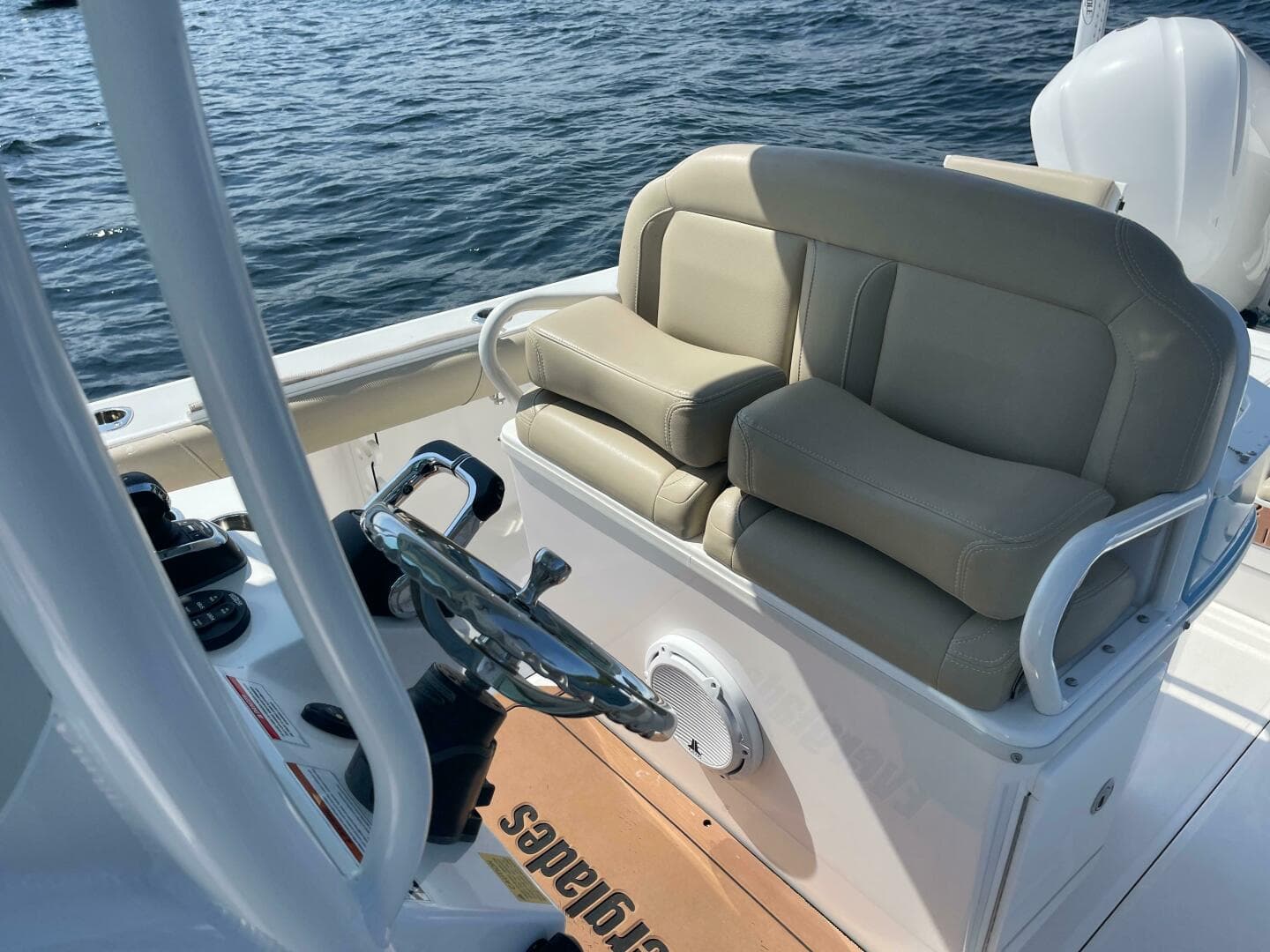 2019 Everglades 273 CC