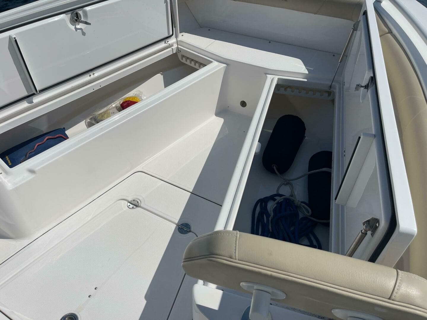 2019 Everglades 273 CC