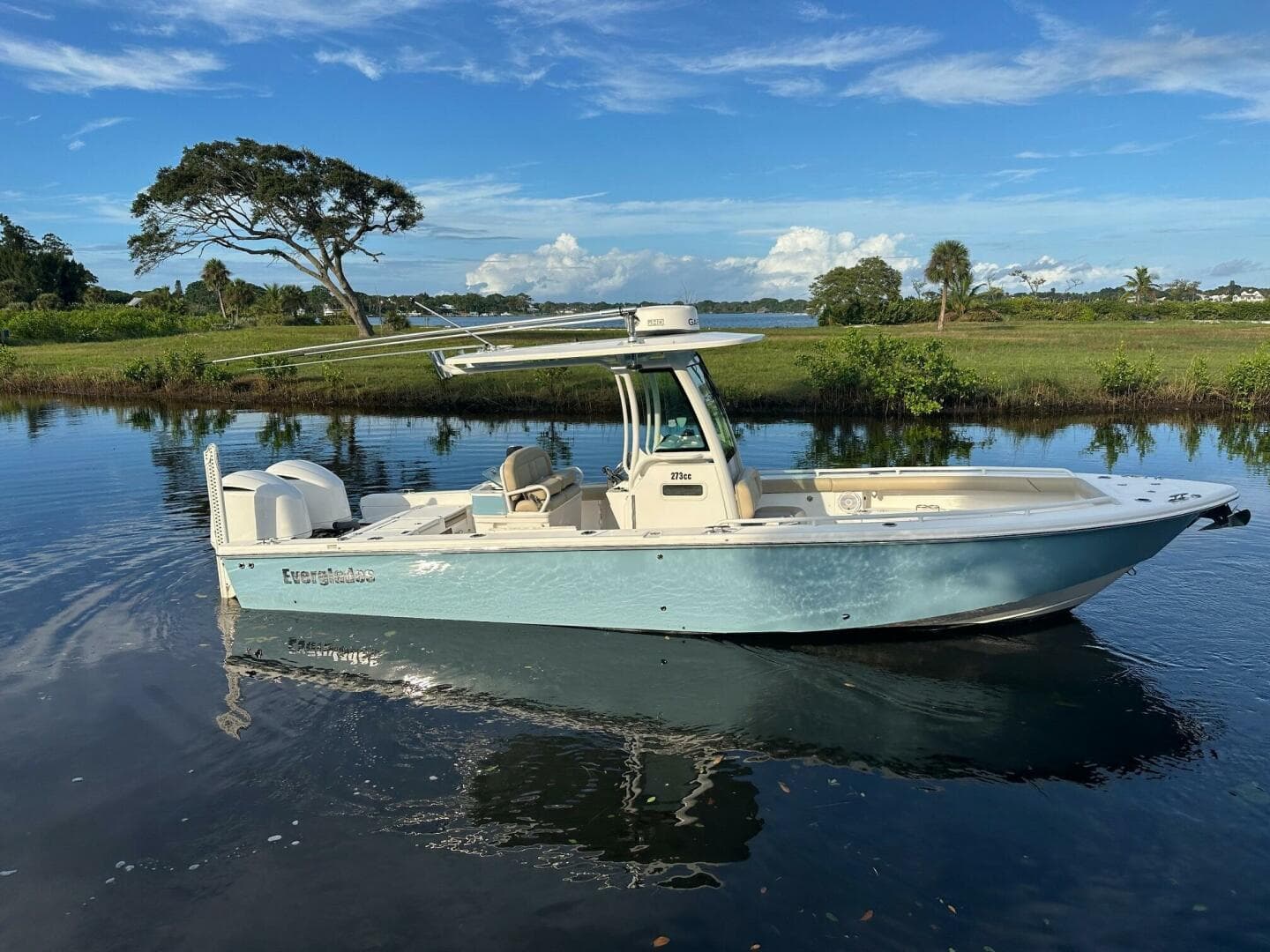 2019 Everglades 273 CC