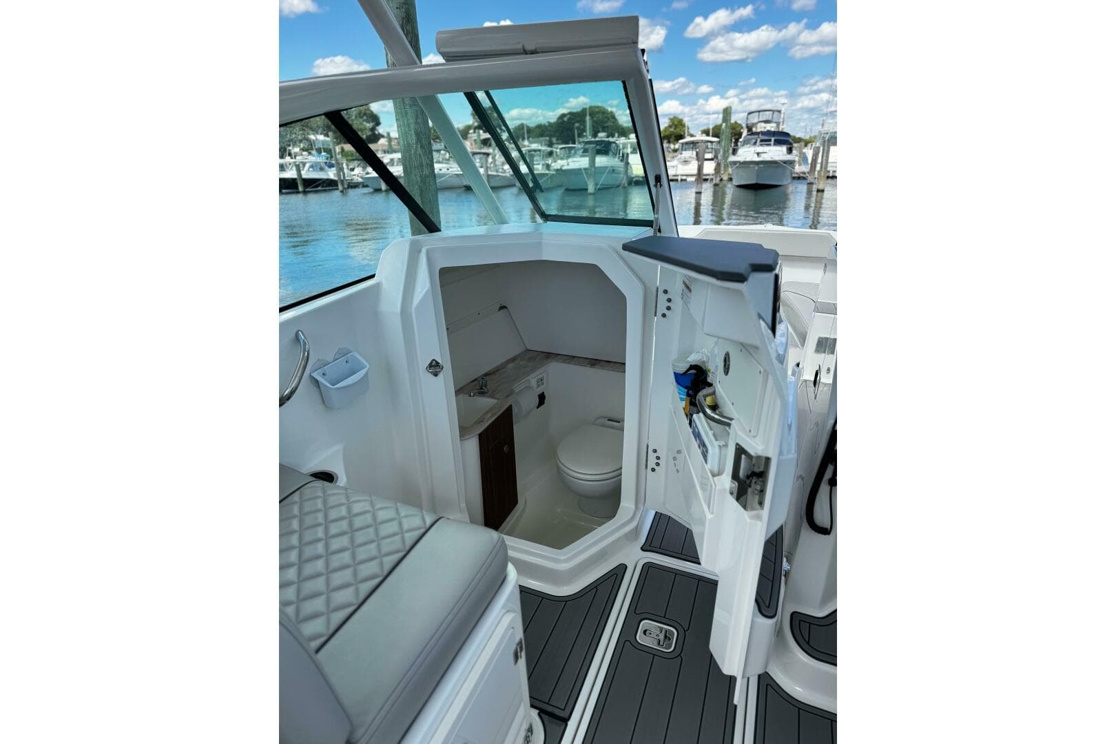 2023 Pursuit DC 266 Dual Console