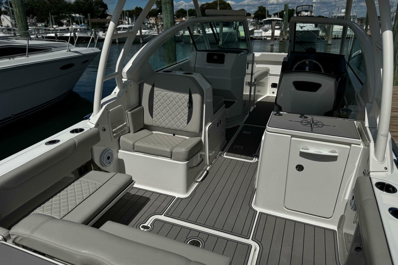 2023 Pursuit DC 266 Dual Console