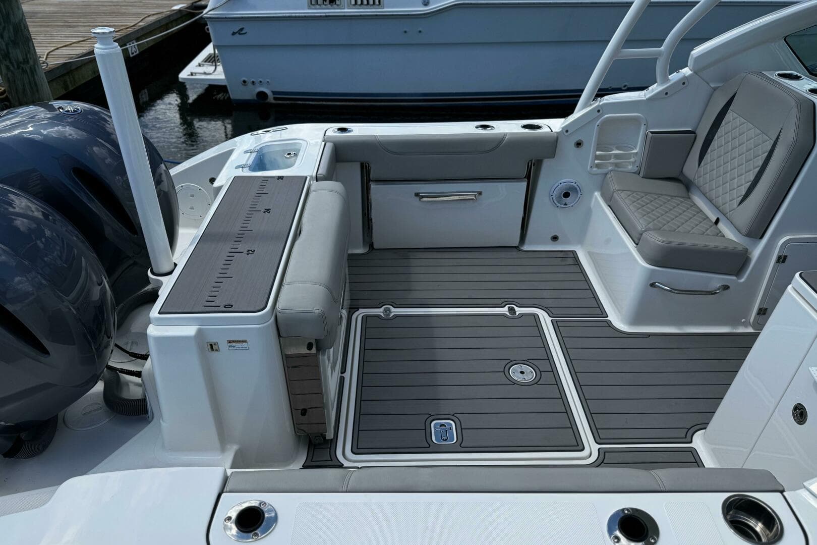 2023 Pursuit DC 266 Dual Console