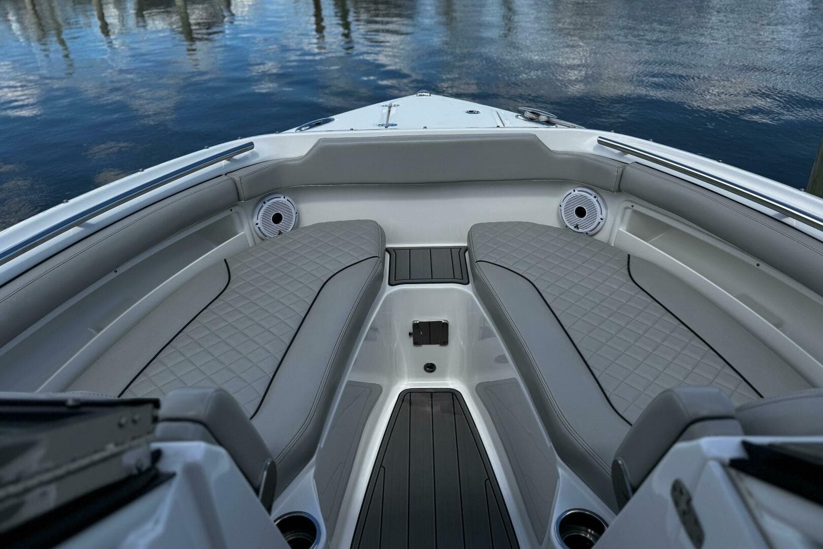 2023 Pursuit DC 266 Dual Console