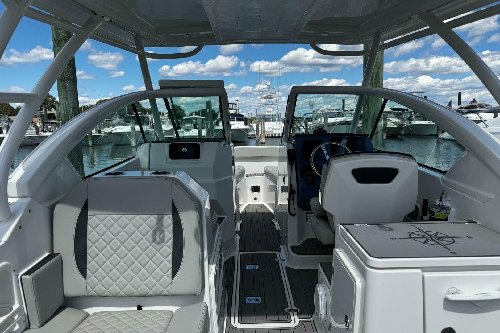 2023 Pursuit DC 266 Dual Console