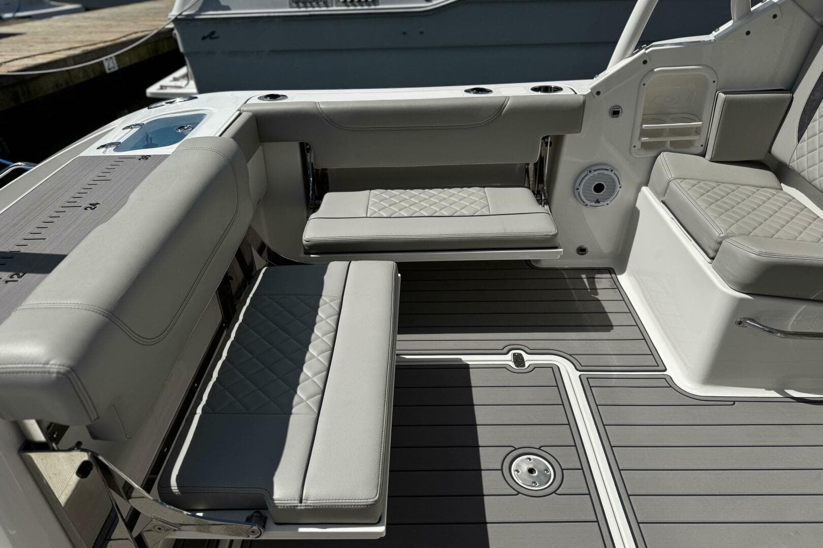 2023 Pursuit DC 266 Dual Console