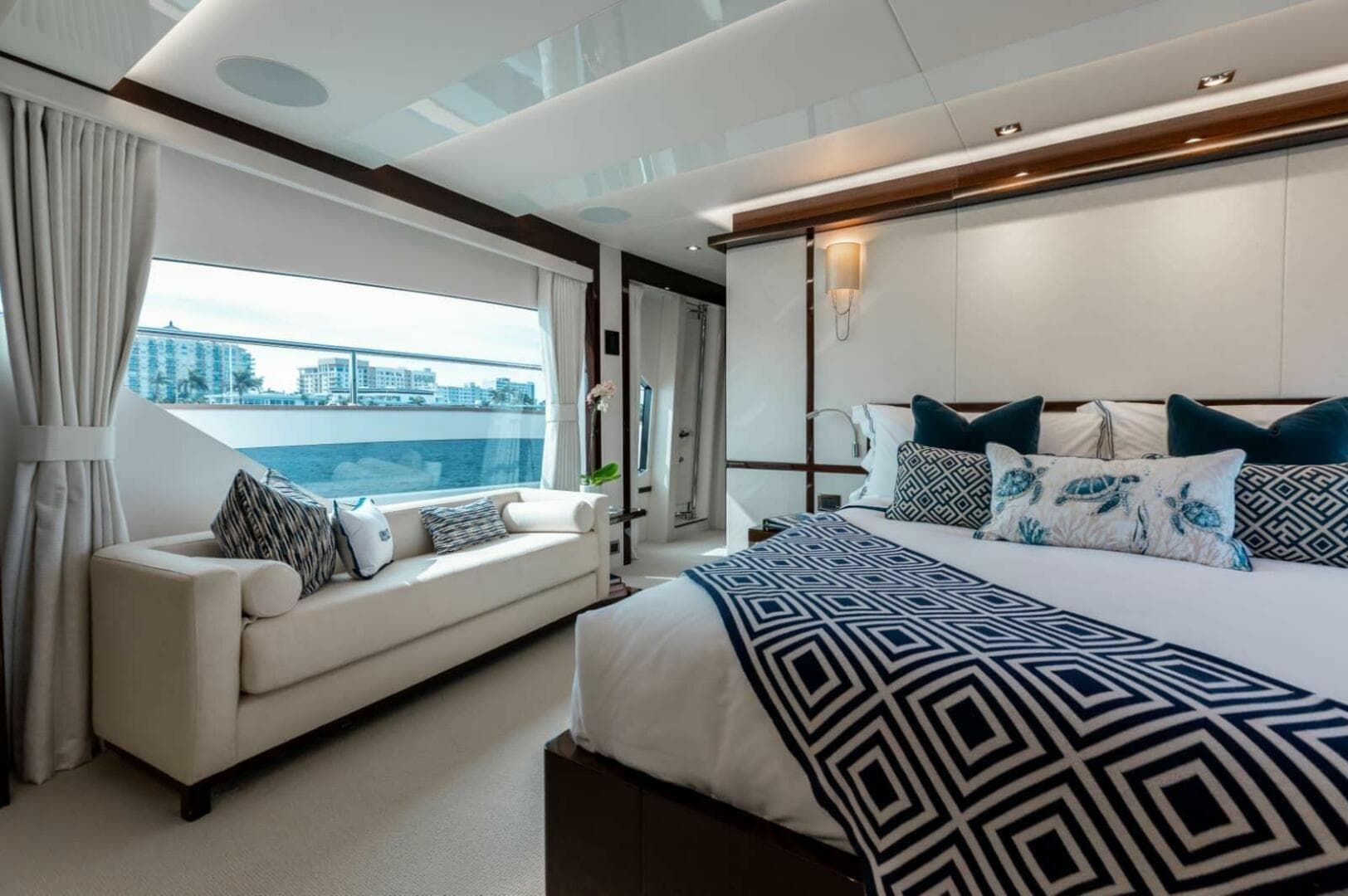 2018 Sunseeker 95 yacht