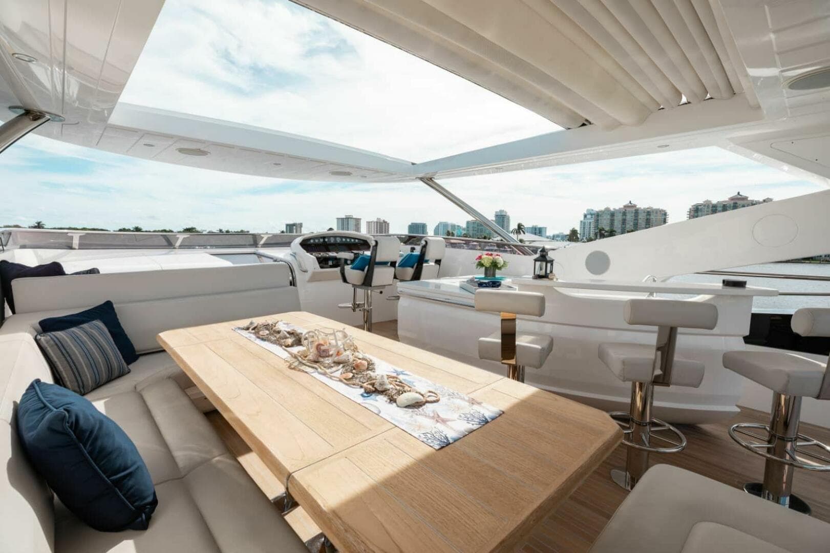 2018 Sunseeker 95 yacht