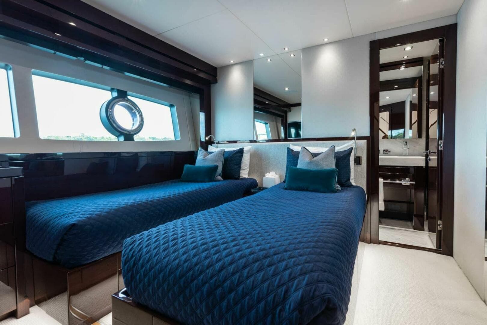 2018 Sunseeker 95 yacht