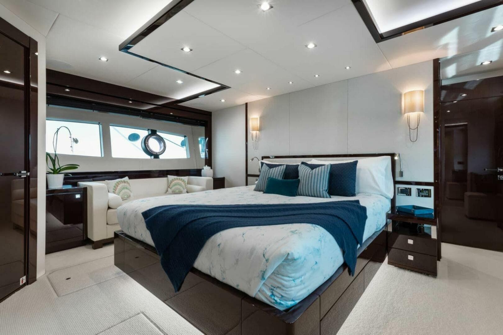 2018 Sunseeker 95 yacht