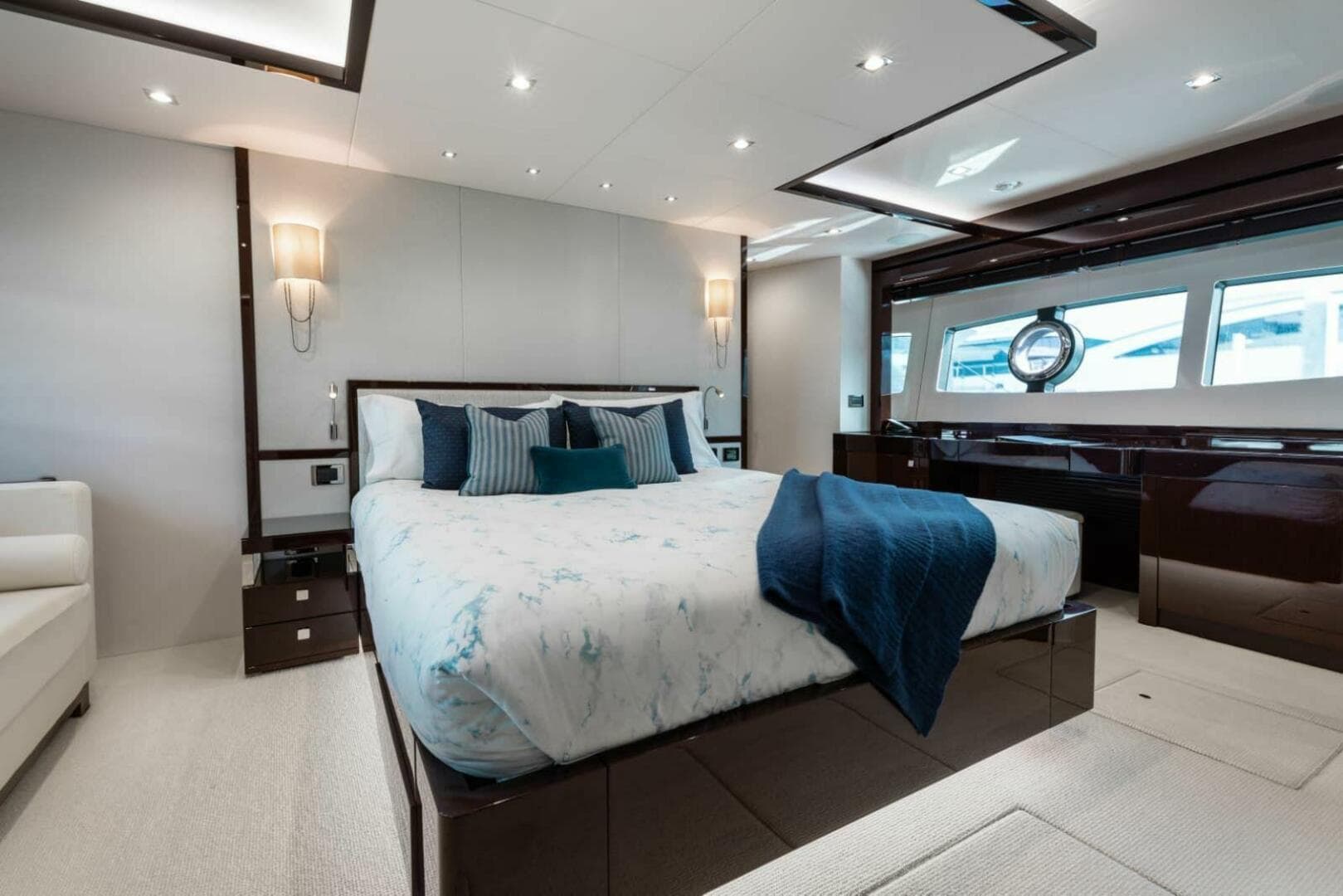 2018 Sunseeker 95 yacht
