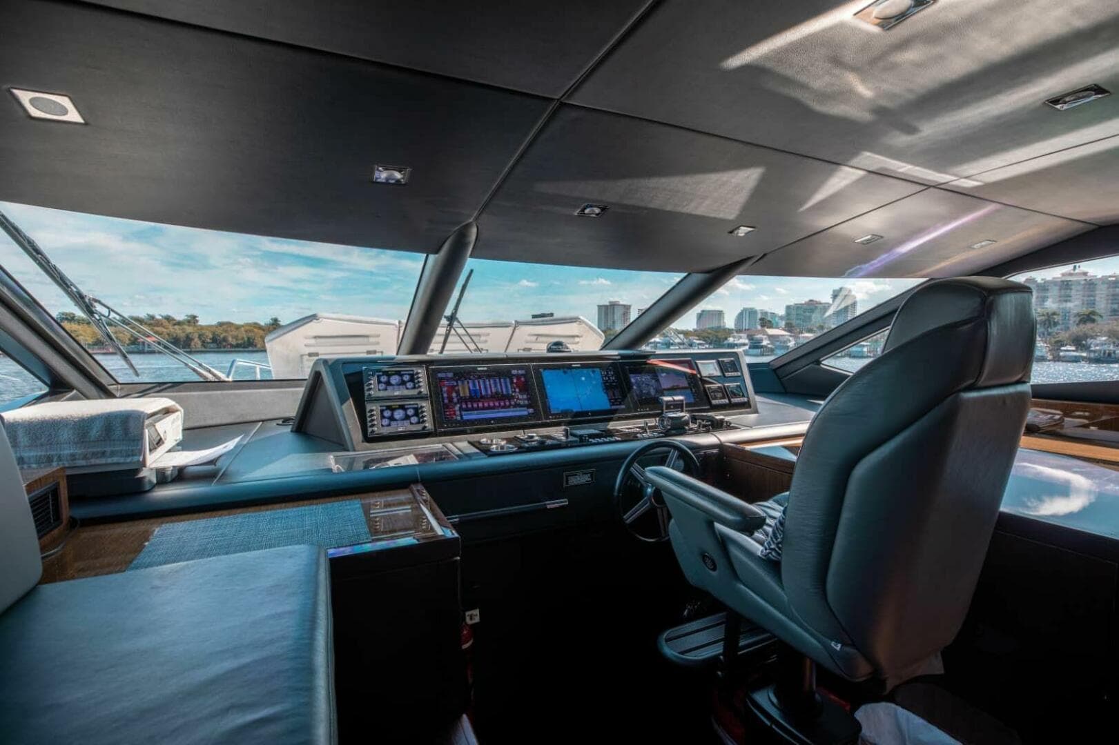 2018 Sunseeker 95 yacht