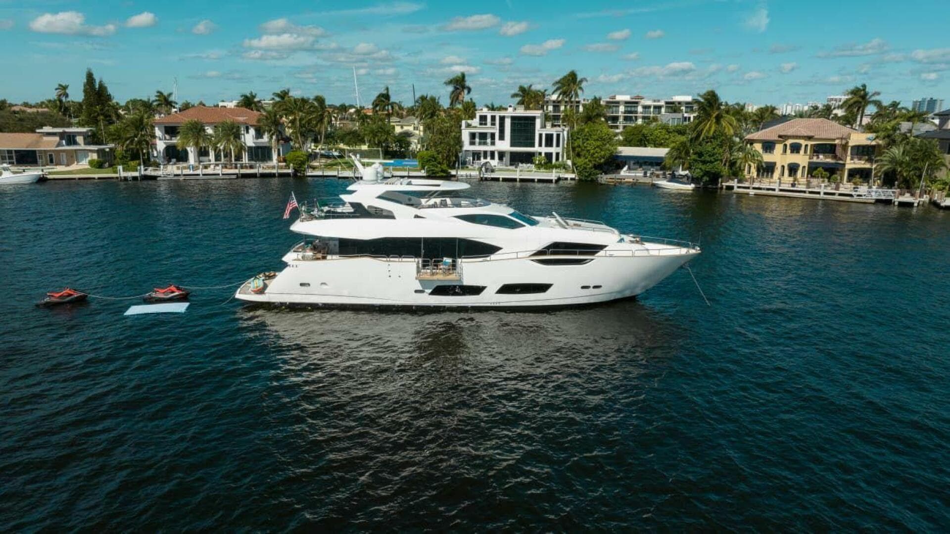 2018 Sunseeker 95 yacht