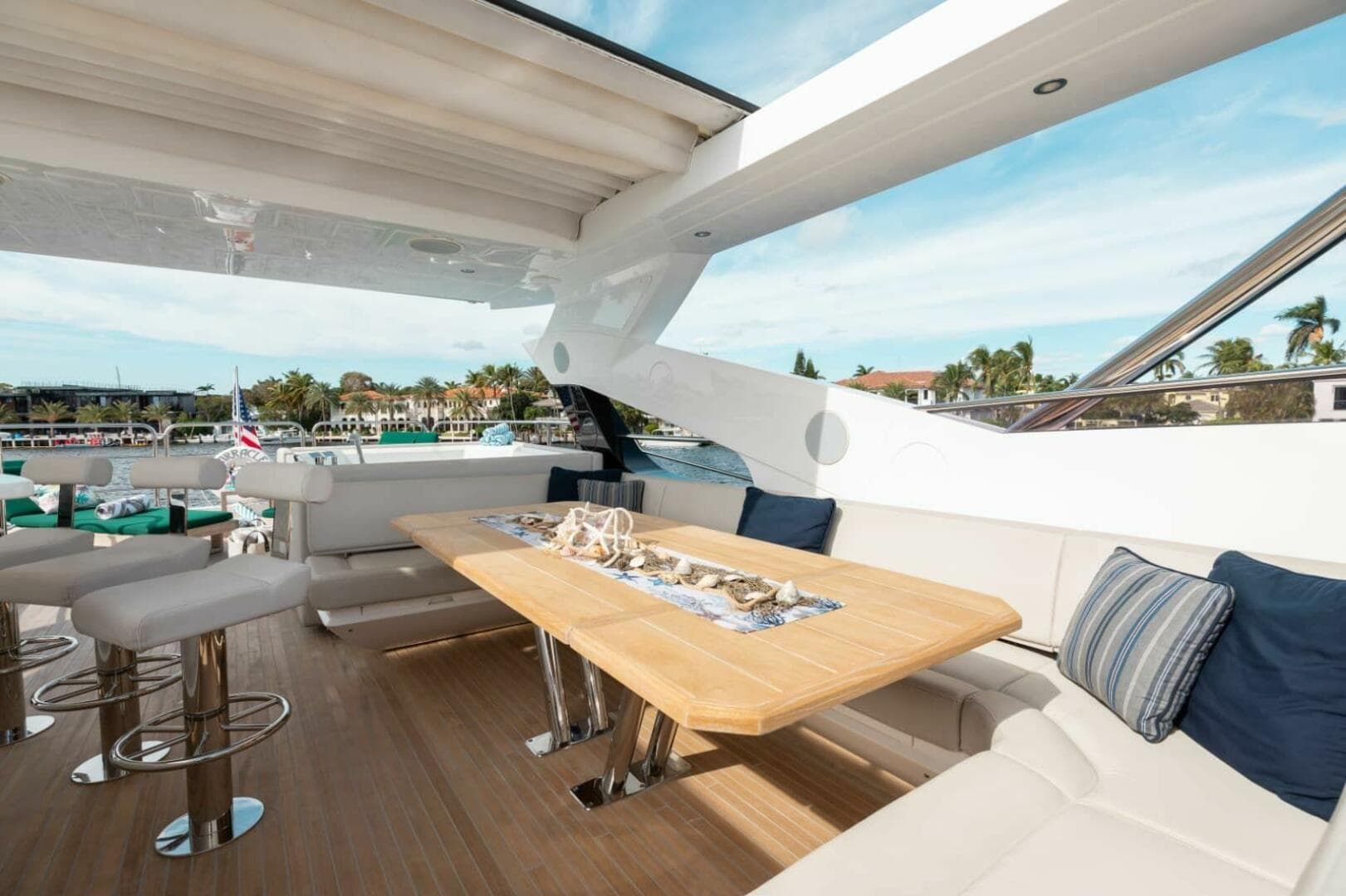 2018 Sunseeker 95 yacht