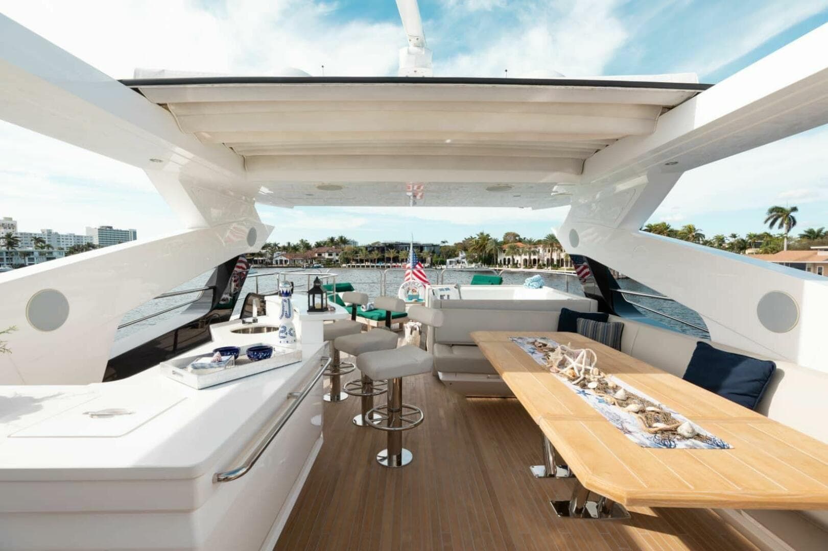 2018 Sunseeker 95 yacht