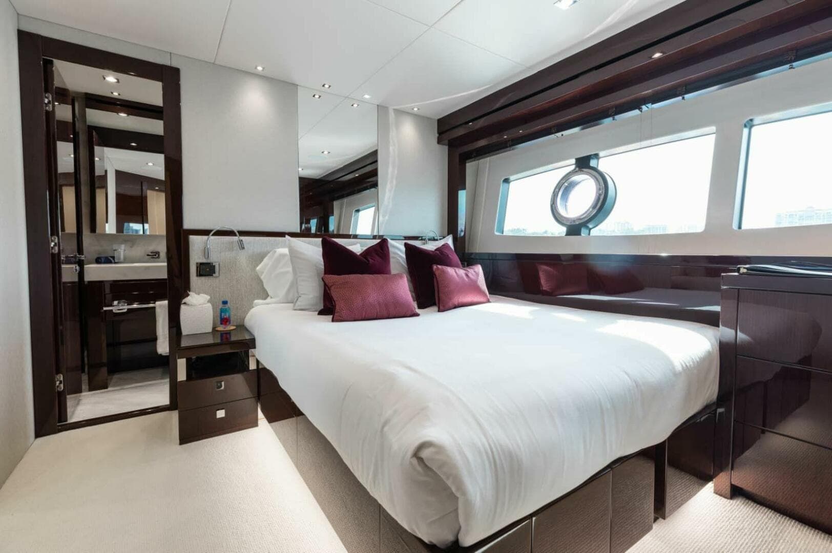 2018 Sunseeker 95 yacht